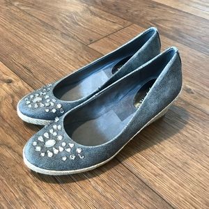 Easy Spirit Closed Toed Wedges w Embellishments